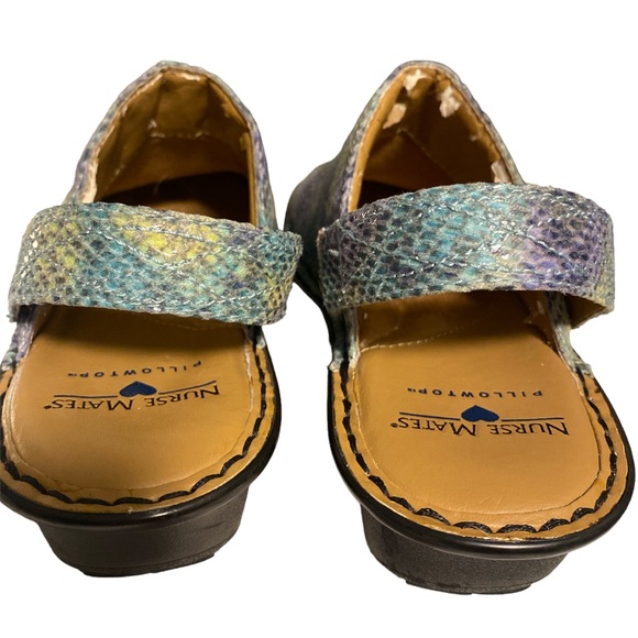 Women’s Nurse Mates 💙 Gala Clog Aqua Snake Print Slip Resistant Size 7M - Picture 9 of 12
